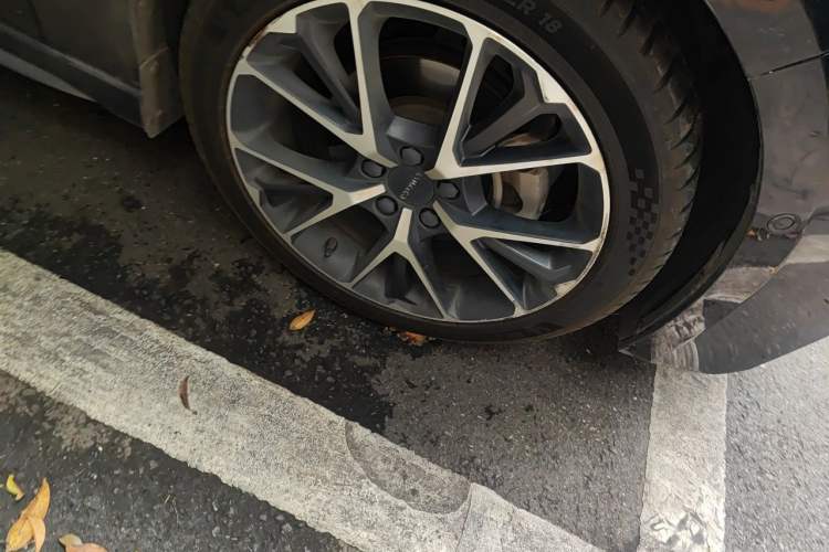 Used Lynk & Co 03 2019 2.0TD Automatic Jing Pro Edition Right Front Wheel Hub