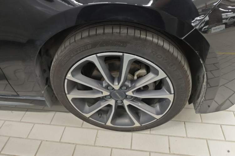 Used Lynk & Co 03 2019 2.0TD Automatic Trend Edition Right Front Wheel Hub
