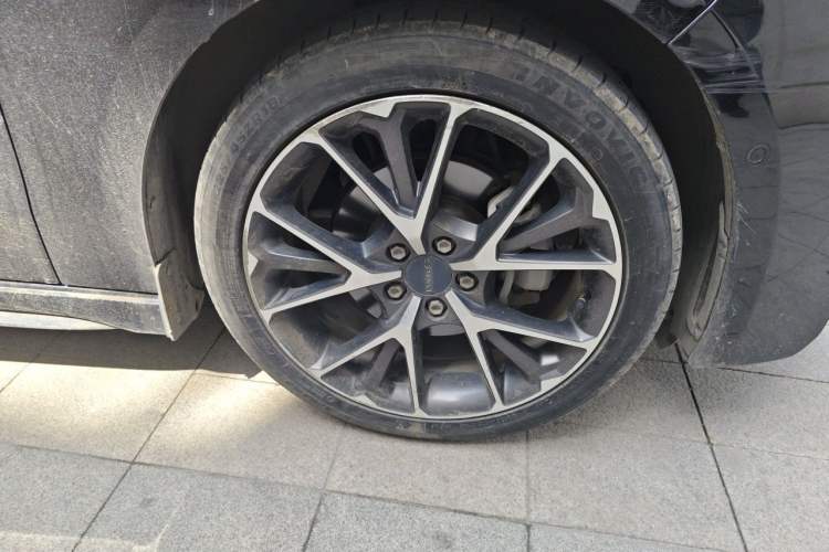 Used Lynk & Co 03 2019 2.0TD Automatic Jing Pro Edition Right Front Wheel Hub