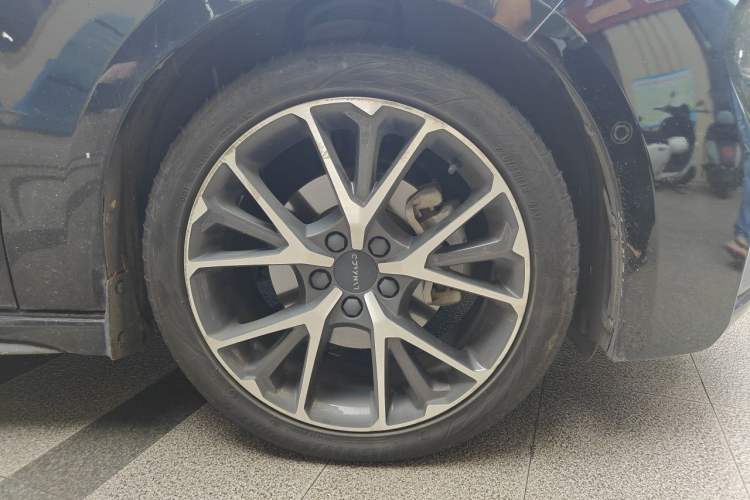 Used Lynk & Co 03 2019 2.0TD Automatic Jing Pro Edition Right Front Wheel Hub