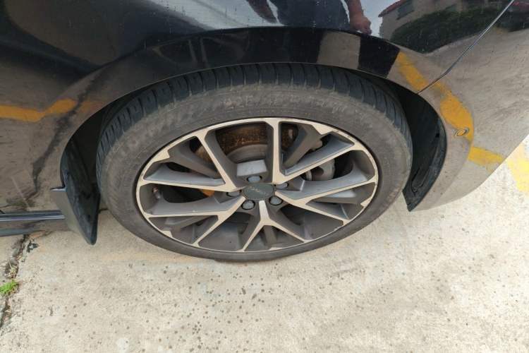 Used Lynk & Co 03 2019 1.5TD DCT JingPro Edition China VI Standard Right Front Wheel Hub