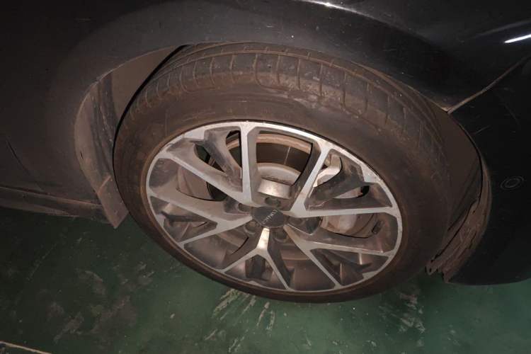 Used Lynk & Co 03 2019 2.0TD Automatic Jing Pro Edition Right Front Wheel Hub