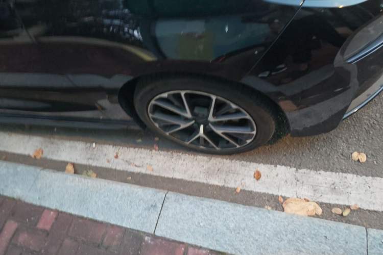 Used Lynk & Co 03 2019 2.0TD Automatic Jing Pro Edition Right Front Wheel Hub