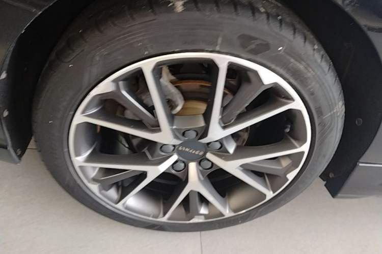 Used Lynk & Co 03 2019 2.0TD Automatic Jing Pro Edition Right Rear Wheel Hub
