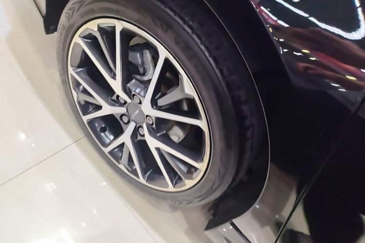 Used Lynk & Co 03 2019 2.0TD Automatic Jing Pro Edition Right Rear Wheel Hub