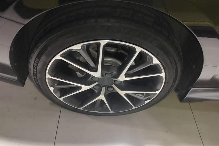 Used Lynk & Co 03 2019 2.0TD Automatic Jing Pro Edition Right Rear Wheel Hub