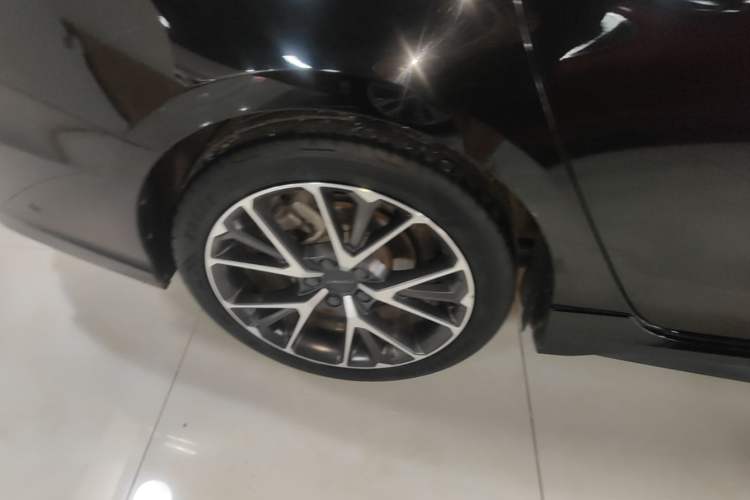 Used Lynk & Co 03 2019 2.0TD Automatic Jing Pro Edition Right Rear Wheel Hub