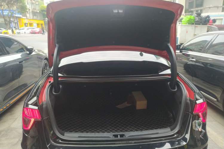 Used Lynk & Co 03 2019 1.5TD DCT JingPro Edition China VI Standard Trunk