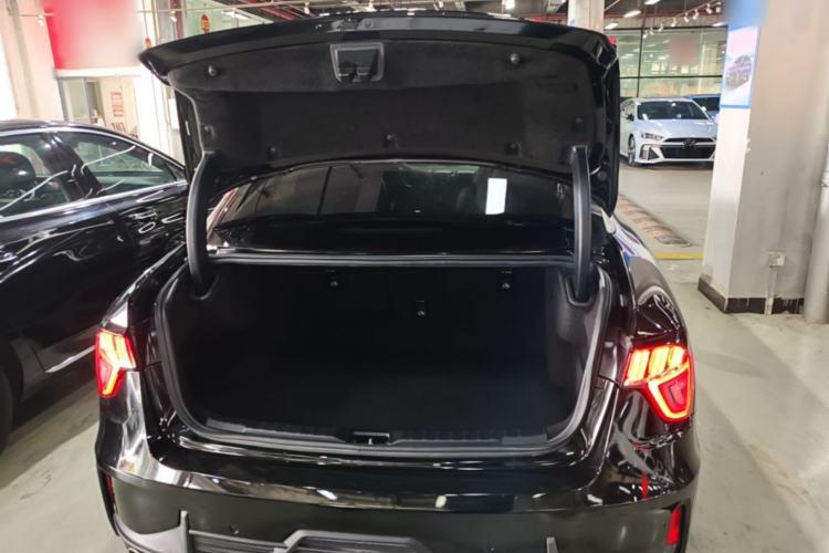 Used Lynk & Co 03 2019 1.5TD DCT JingPro Edition China VI Standard Trunk
