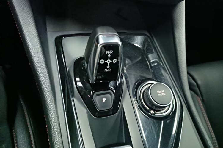 Used Lynk & Co 03 2019 1.5TD DCT JingPro Edition China VI Standard Gear Lever