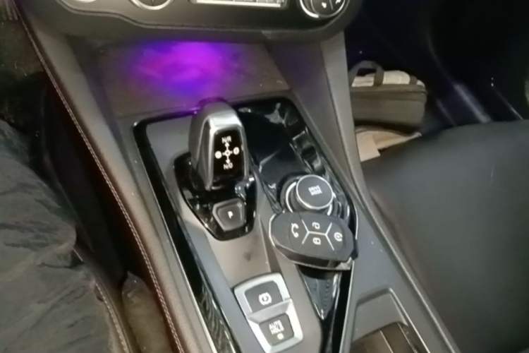 Used Lynk & Co 03 2019 1.5TD DCT JingPro Edition China VI Standard Gear Lever