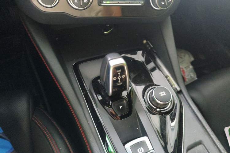 Used Lynk & Co 03 2019 1.5TD DCT JingPro Edition China VI Standard Gear Lever