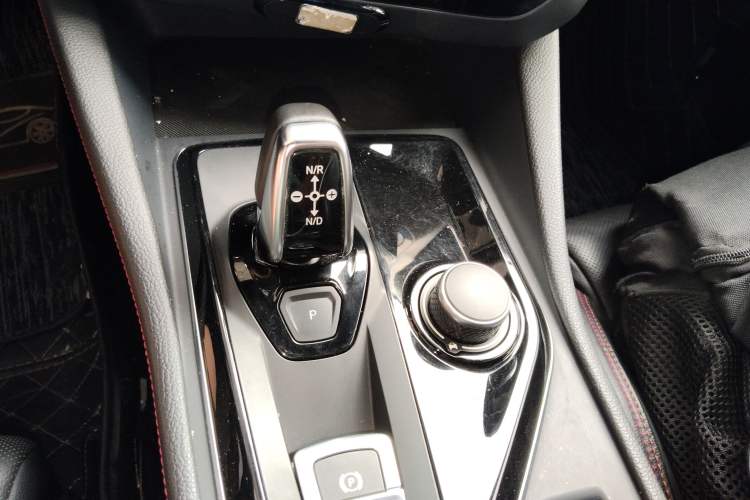Used Lynk & Co 03 2019 1.5TD DCT JingPro Edition China VI Standard Gear Lever