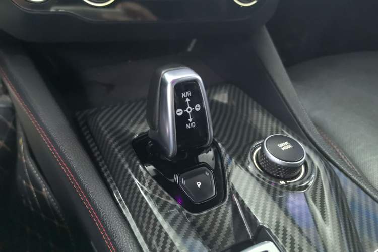 Used Lynk & Co 03 2019 1.5TD DCT JingPro Edition China VI Standard Gear Lever