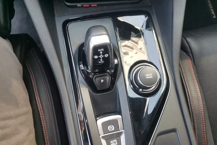 Used Lynk & Co 03 2019 2.0TD Automatic Jing Pro Edition Gear Lever