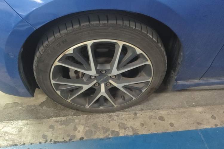 Used Lynk & Co 03 2019 2.0TD Automatic Jing Pro Edition Left Front Wheel Hub