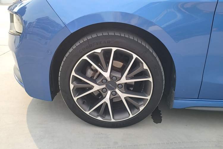 Used Lynk & Co 03 2019 2.0TD Automatic Jing Pro Edition Left Front Wheel Hub