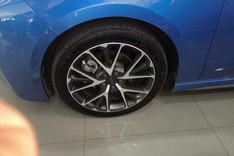 Used Lynk & Co 03 2019 2.0TD Automatic Jing Pro Edition Left Front Wheel Hub