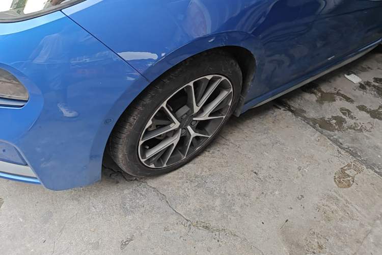 Used Lynk & Co 03 2019 2.0TD Automatic Jing Pro Edition Left Front Wheel Hub