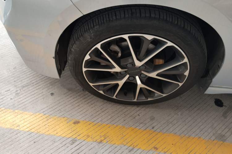Used Lynk & Co 03 2019 1.5TD DCT JingPro Edition China VI Standard Left Front Wheel Hub