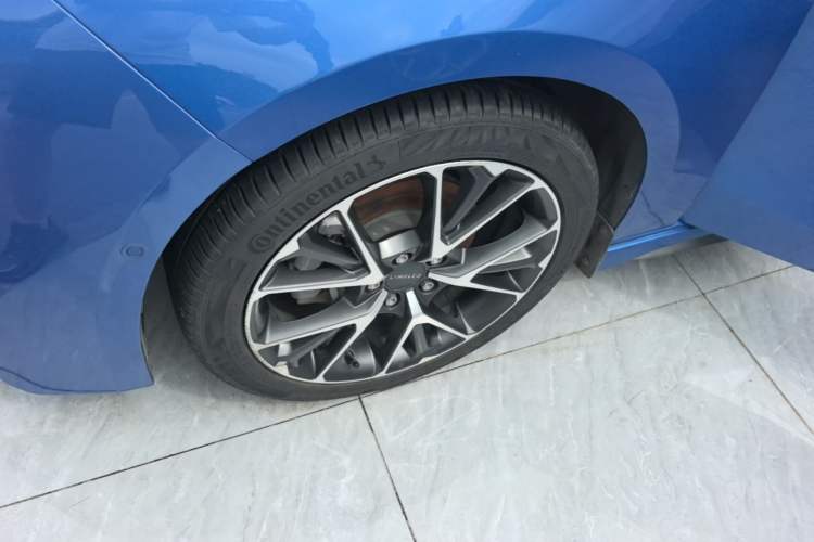 Used Lynk & Co 03 2019 2.0TD Automatic Jing Pro Edition Left Front Wheel Hub