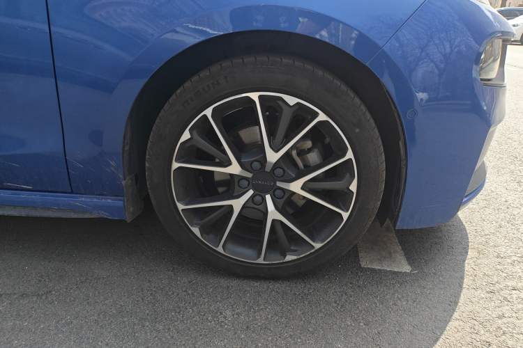 Used Lynk & Co 03 2019 2.0TD Automatic Jing Pro Edition Right Front Wheel Hub
