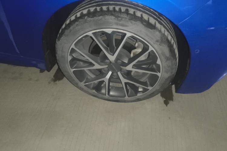 Used Lynk & Co 03 2019 1.5TD DCT JingPro Edition China VI Standard Right Front Wheel Hub