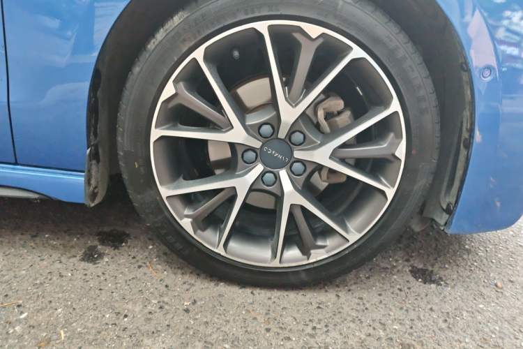 Used Lynk & Co 03 2019 1.5TD DCT JingPro Edition China VI Standard Right Front Wheel Hub