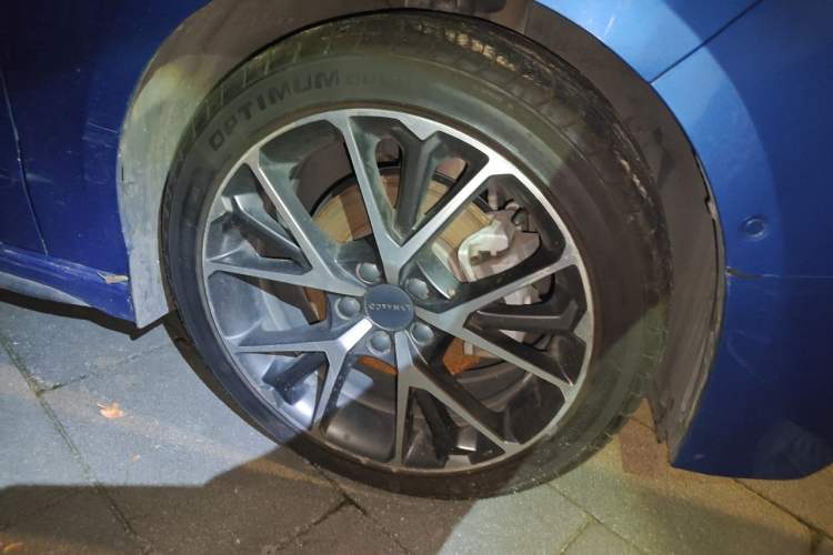 Used Lynk & Co 03 2019 2.0TD Automatic Jing Pro Edition Right Front Wheel Hub