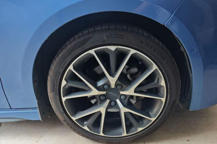 Used Lynk & Co 03 2019 1.5TD DCT JingPro Edition China VI Standard Right Front Wheel Hub