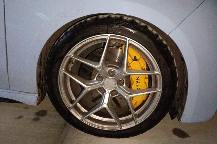 Used Lynk & Co 03 2019 2.0TD Automatic Jing Pro Edition Right Front Wheel Hub