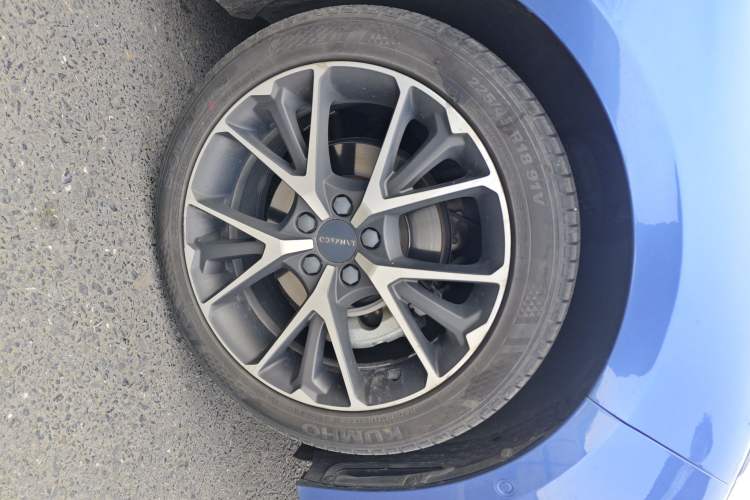 Used Lynk & Co 03 2019 1.5TD DCT JingPro Edition China VI Standard Right Front Wheel Hub
