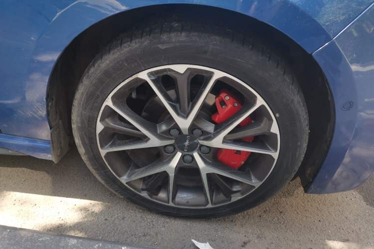 Used Lynk & Co 03 2019 2.0TD Automatic Jing Pro Edition Right Front Wheel Hub