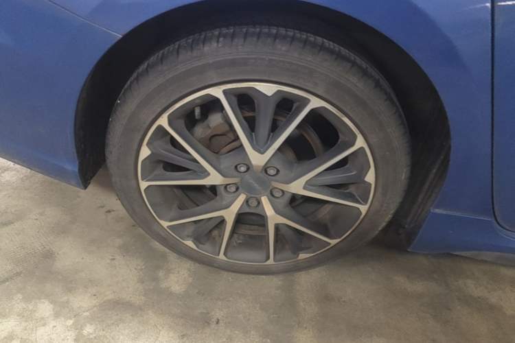 Used Lynk & Co 03 2019 2.0TD Automatic Jing Pro Edition Right Rear Wheel Hub