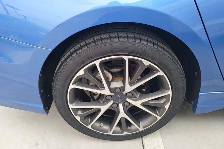 Used Lynk & Co 03 2019 2.0TD Automatic Jing Pro Edition Right Rear Wheel Hub