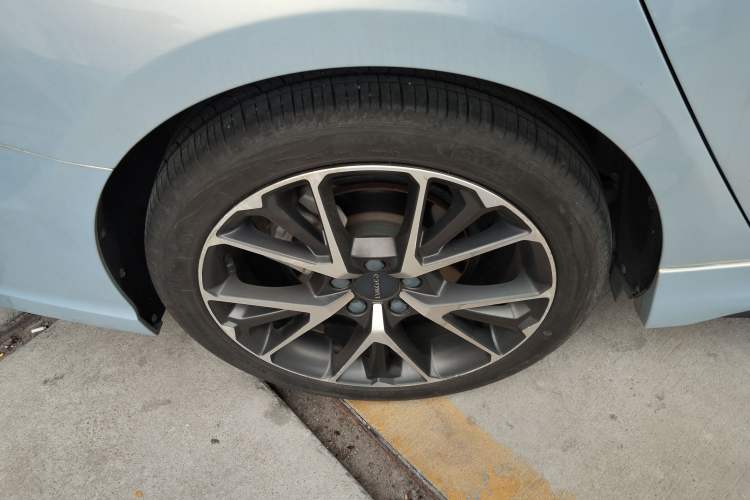 Used Lynk & Co 03 2019 1.5TD DCT JingPro Edition China VI Standard Right Rear Wheel Hub