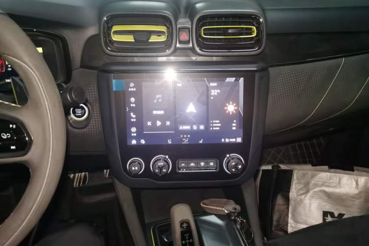 Used Lynk & Co 03 2019 03+ 2.0TD Automatic Wind-Chasing Edition Audio And AC Panel