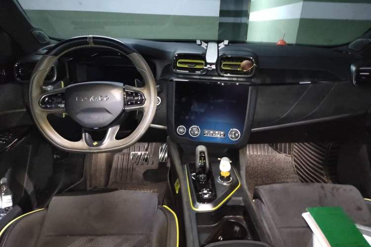 Used Lynk & Co 03 2019 03+ 2.0TD Automatic Wind-Chasing Edition Center Console