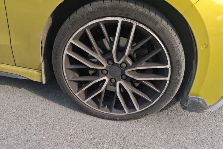Used Lynk & Co 03 2019 03+ 2.0TD Automatic Performance Package Version Right Front Wheel Hub