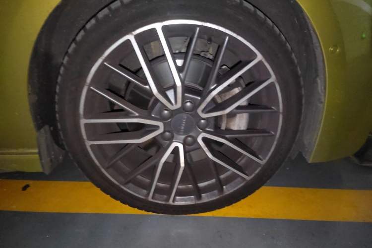 Used Lynk & Co 03 2019 03+ 2.0TD Automatic Wind-Chasing Edition Right Front Wheel Hub