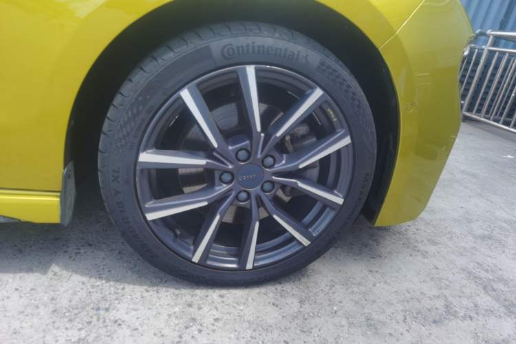 Used Lynk & Co 03 2019 03+ 2.0TD Automatic Wind-Chasing Edition Right Front Wheel Hub
