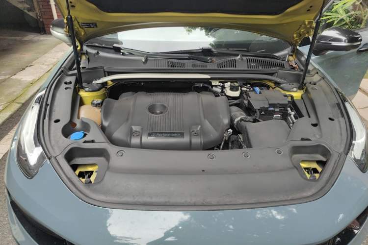 Used Lynk & Co 03 2019 03+ 2.0TD Automatic Wind-Chasing Edition Engine Bay