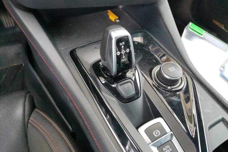 Used Lynk & Co 03 2019 1.5TD DCT JingPro Edition China VI Standard Gear Lever