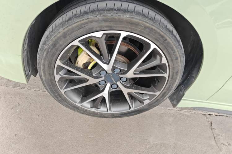Used Lynk & Co 03 2019 1.5TD DCT JingPro Edition China VI Standard Left Front Wheel Hub
