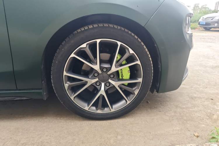 Used Lynk & Co 03 2019 2.0TD Automatic Jing Pro Edition Right Front Wheel Hub