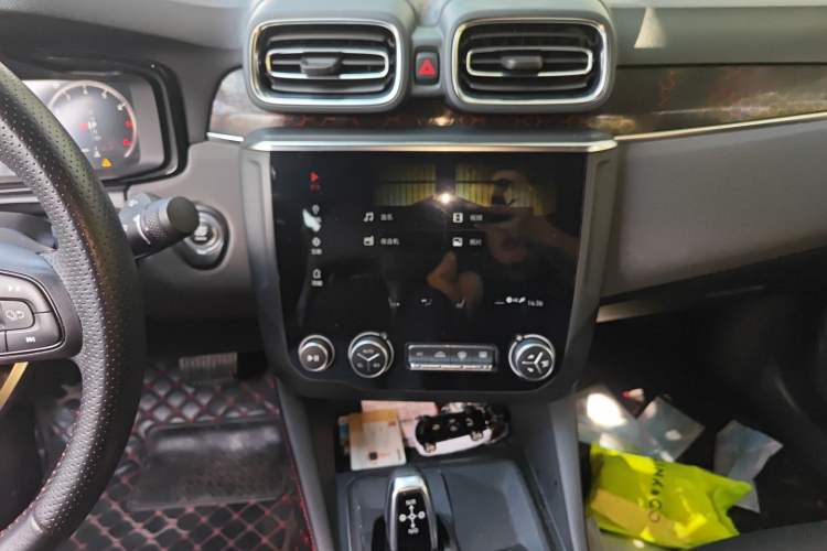 Used Lynk & Co 03 2019 1.5TD DCT Sport Edition China VI Standard Audio And AC Panel