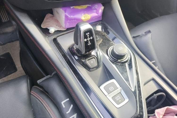 Used Lynk & Co 03 2019 1.5TD DCT JingPro Edition China VI Standard Gear Lever
