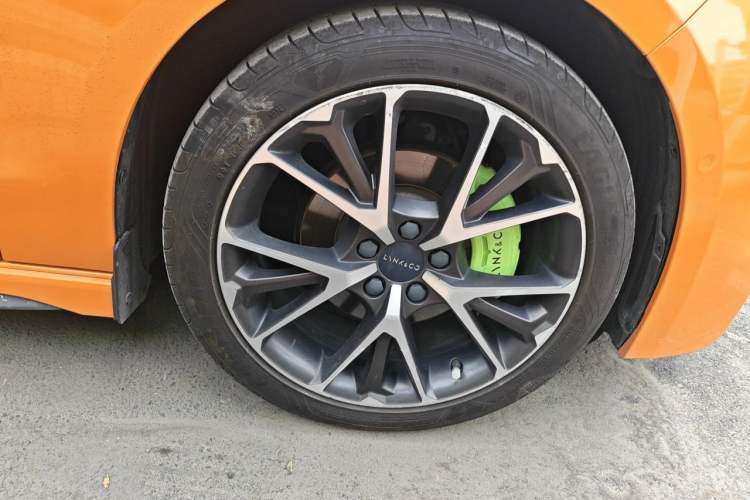 Used Lynk & Co 03 2019 2.0TD Automatic Jing Pro Edition Right Front Wheel Hub