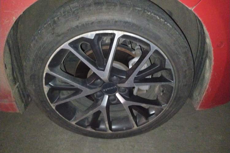Used Lynk & Co 03 2019 1.5TD DCT JingPro Edition China VI Standard Right Front Wheel Hub
