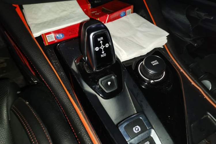 Used Lynk & Co 03 2019 1.5TD DCT JingPro Edition China VI Standard Gear Lever